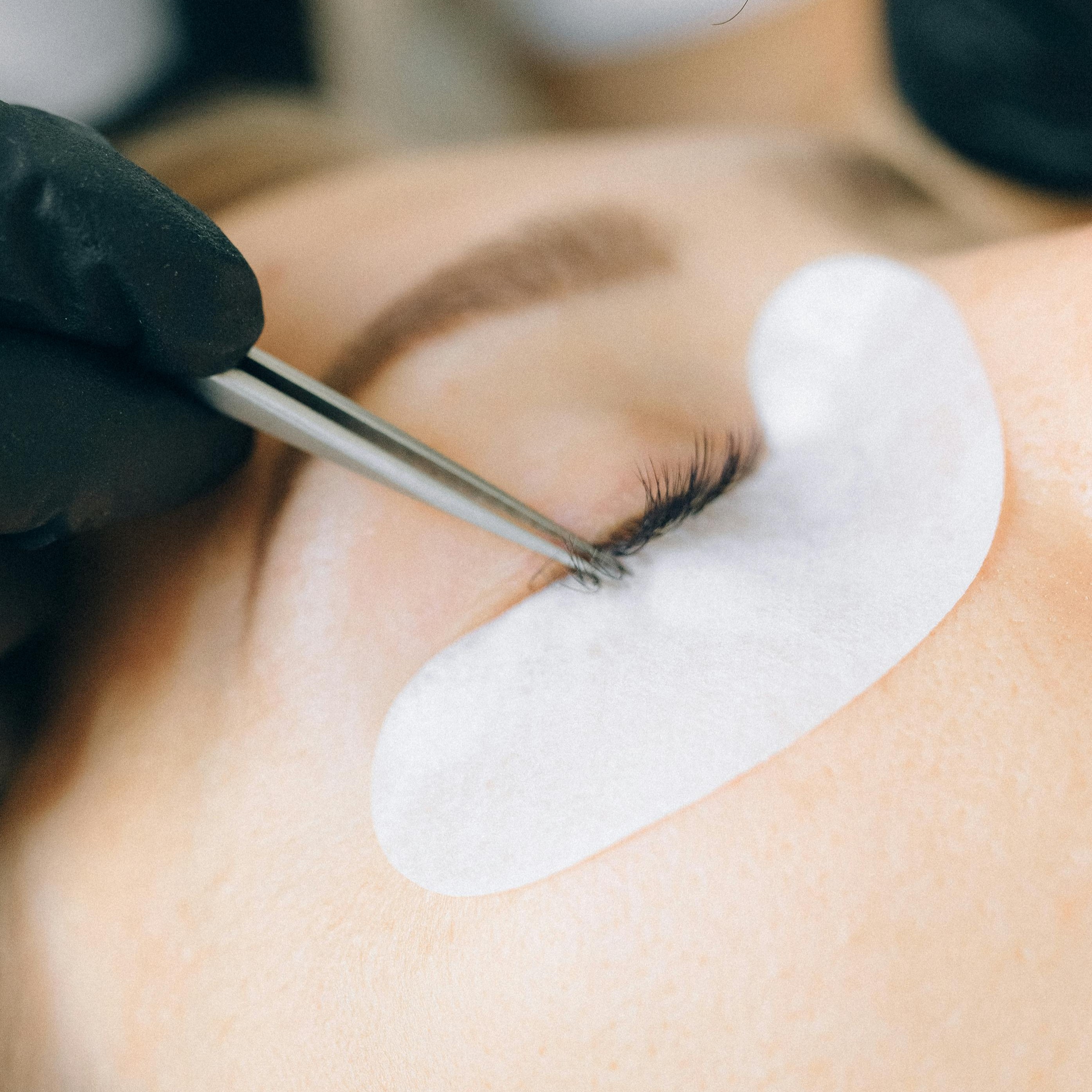 a woman getting her eyelashes installed